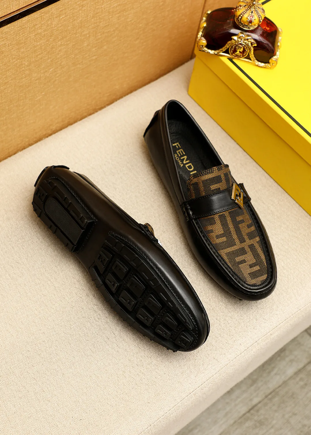 Men's shoes 💰380 💐 Product trademark: FENDI [Fendi] Doudou shoes Regular size: 38-44 (45.46.47🉑️Customized) Product materials: Selected imported first-layer calfskin upper + luxury hardware buckle, imported pig 🐖 lining. Strong three-dimensional visual effect, original outsole color: 1⃣️color optional